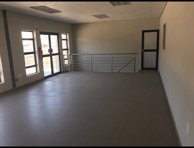 350M² WAREHOUSE TO LET IN WYCHWOOD